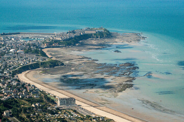 vue a&eacute;rienne de la c&ocirc;te pr&egrave;s de Granville en France