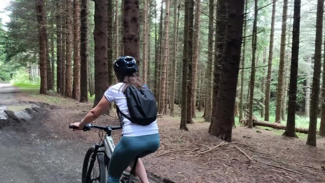 MONTE CUSNA SALIRE IN BICI DA VILLA MINOZZO 