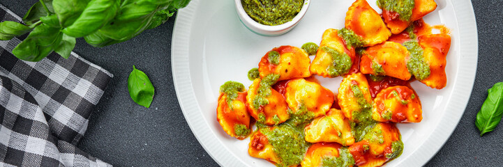 ravioli beef pesto sauce tomato sauce meal food snack on the table copy space food background rustic top view
