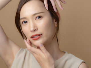 女性・美容・ベージュバック