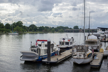 Fototapeta na wymiar Dock and boat on Potomac river Washington DC