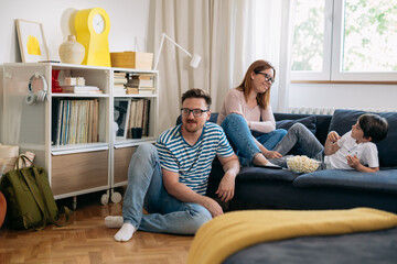 Obraz premium Happy caucasian family spending the afternoon together.