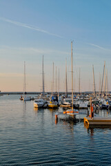 Obraz premium Boats in the marina at sunset