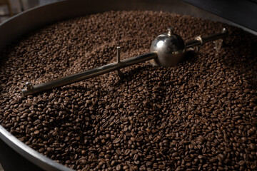 Kaffeebohnen in einem Kaffeeröster