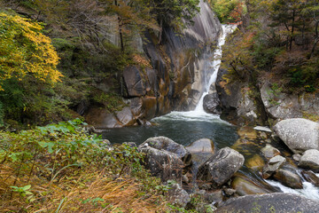 秋の仙娥滝