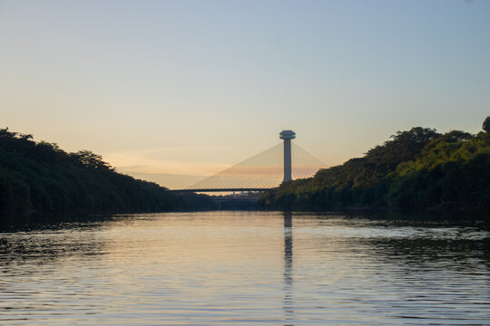 ponte estaida e ponte JK (Jucelino kubitschek )  vistas do meio do rio poti em Teresina , Piau&iacute;