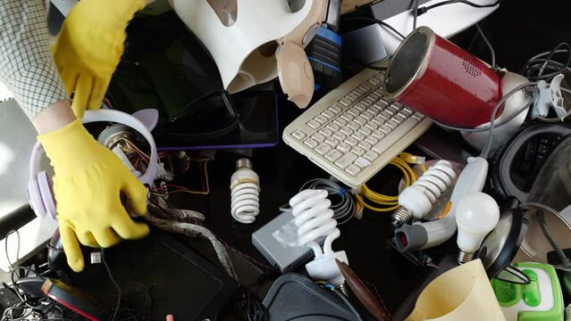 Defective and obsolete electronic equipment. Waste and recycling