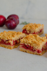 plum crumble