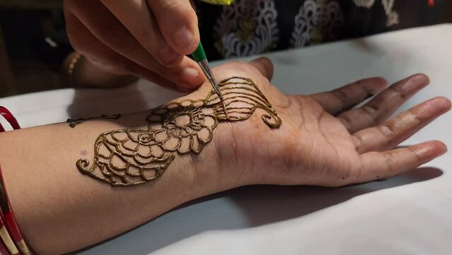 Girl Doing Henna Tattoo mehndi