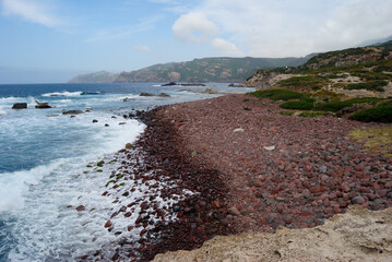 La costa di Tentizzos a Bosa