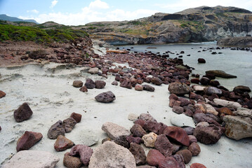 La costa di Tentizzos a Bosa, la spiaggia di Torre Argentina