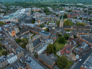 Obraz premium Aerial view over the city of Oxford with Oxford University and other medieval buildings. Travel photography concept.