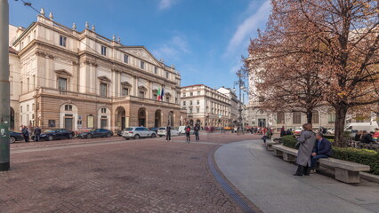 Obraz premium Panorama showing theater La Scala timelapse and a monument to Leonardo da Vinci