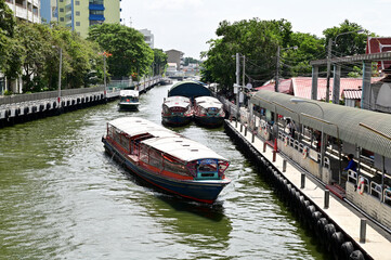 Naklejka premium BANGKOK, THAILAND - June 20, 2023 : Saen Saeb Passenger Boat runs quickly to take passengers to the front station in Saen Saeb Canal at Bangkok, Thailand.