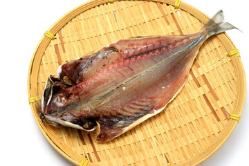 日本の和食　真あじ（真鯵 ）の開き　白背景　コピースペースあり