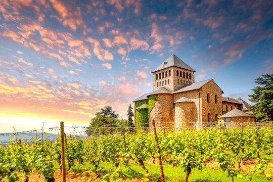 Klosterkirche Rheingau, R&uuml;desheim, Hessen, Deutschland 