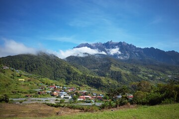 Fototapeta na wymiar View of Mount Kinabalu with a village