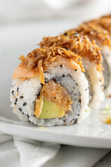 sushi comida asiatica en diferentes planos