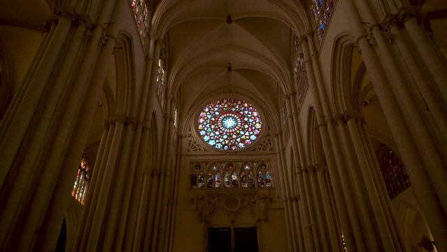 B&oacute;vedas y ventanas de edificio medieval Europeo. 