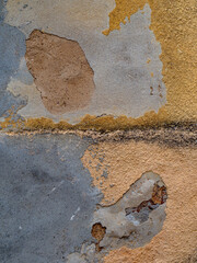 Schäden und Verschmutzungen an der Hauswand