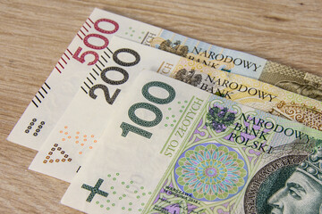 Polskie banknoty, 800 zł. 800 plus. 800+. Program socjalny w Polsce.