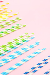 Obraz premium Different paper drinking straws on pink background