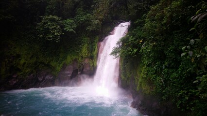 Fototapeta premium Peaceful Waterfall in the middle of the rain forest in central america
