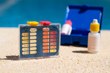 Chlorine and pH water test kit