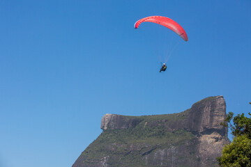 Fototapeta na wymiar Pedra Bonita, Rio de Janeiro, rampa de asa delta e parapente.