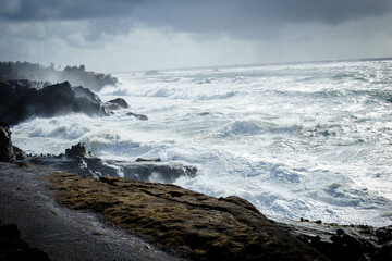 PACIFIC NORTHWEST CHURNING OCEAN WAVES