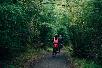Obraz premium cyclists on the trail to santiago, spain