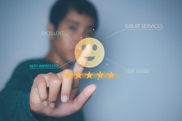 Man give high score for feedback review customer satisfaction service excellent
