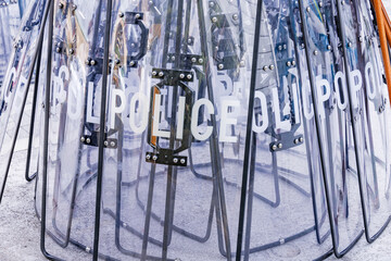 警察の機動隊が使用する透明な盾