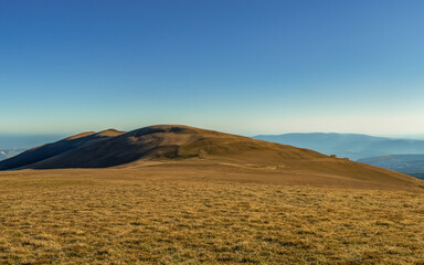 Fototapeta na wymiar Mountain top with view of the blue sky