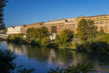 Sur les rives du Tibre à Rome