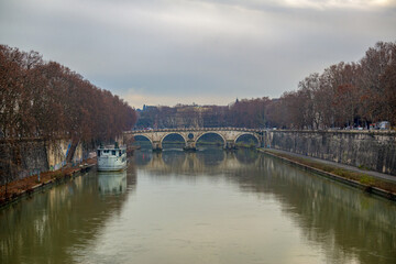 Fototapeta na wymiar Pont sur le Tibre à Rome