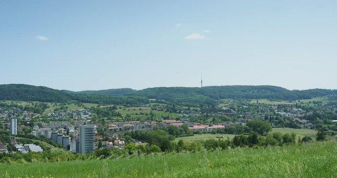 Oben am Berg, in Obert&uuml;llingen, wundervollen Ausblick ins Dreil&auml;ndereck und s&uuml;dlichen Stadtteile von L&ouml;rrach, Riehen-Basel und Chrischona berg mit  Fersehturm