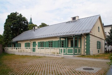 Obraz premium The oldest wooden building in Skierniewice, built in the second half of the 19th century, where Konstancja Gladkowska, Fryderyk Chopin's youthful love, spent the last years of her life.