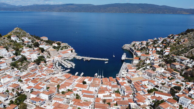 Foto isla griega dron IDRA AEGINA POROS