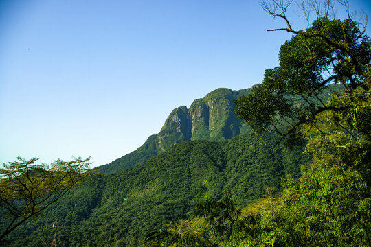 Paisagem verde entre as cidades de Morretes e Curitiba no Paran&aacute;