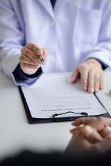 Doctor are recommending medicines to patients after being examined and diagnosed by the patient's doctor, the concept of treatment and symptomatic medication dispensing by the pharmacist.