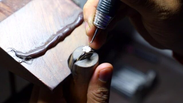 Jeweler puts diamond to golden wedding luxury ring