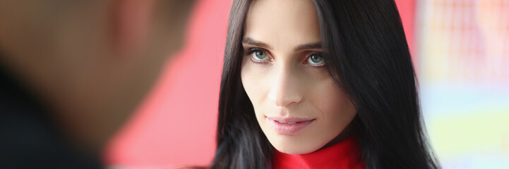 Obraz premium Young woman confidently looks at man. Focused emotions and look of successful woman