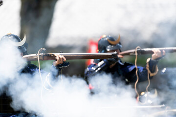 火縄銃の射撃（Samurai firing matchlock gun）