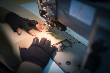 Pelletteria, made in Italy, cucire e tagliare stoffa