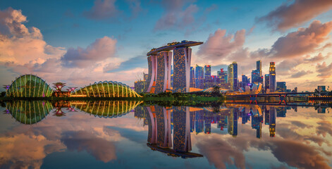 SINGAPORE - JULY 9, 2016 : Skyline and view of skyscrapers at sunset in Singapore.
