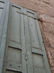 Volet sur bâtiment détails