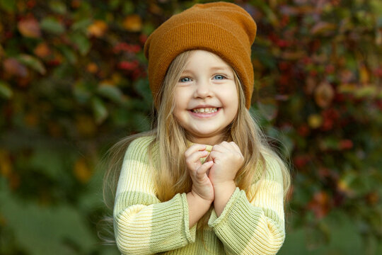 Portrait of a girl in the park in autumn