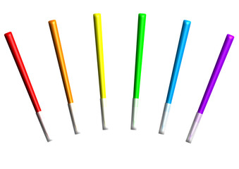 Fototapeta premium six stylos feutres aux couleurs fondamentales sur fond transparent