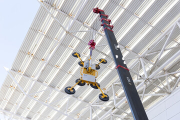 Appliance for lifting large sheets of glass